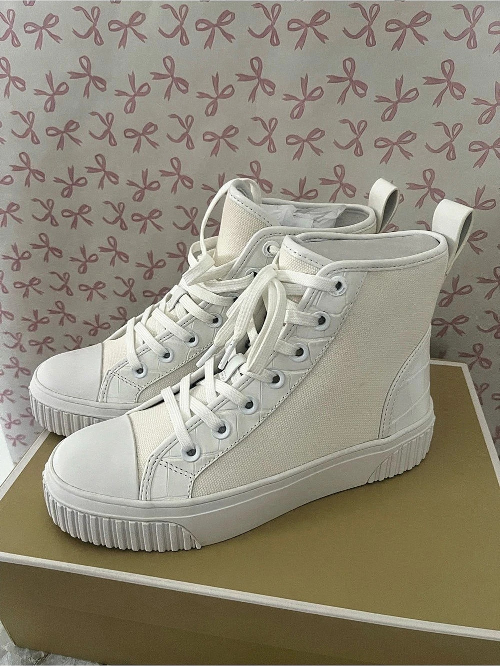 Michael Kors Gertie High Top High Top Sneakers in White US 6.5M